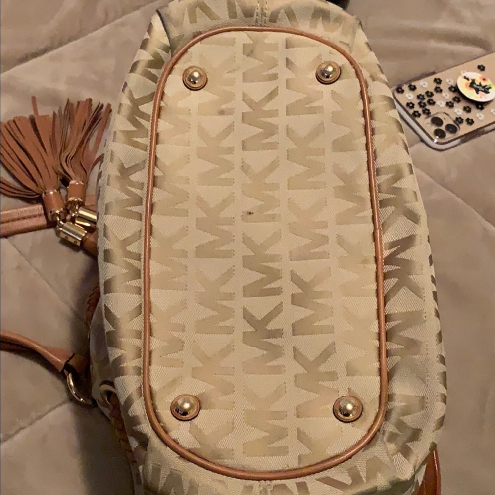 🦋Michael Kors Purse🦋 - Picture 2 of 5